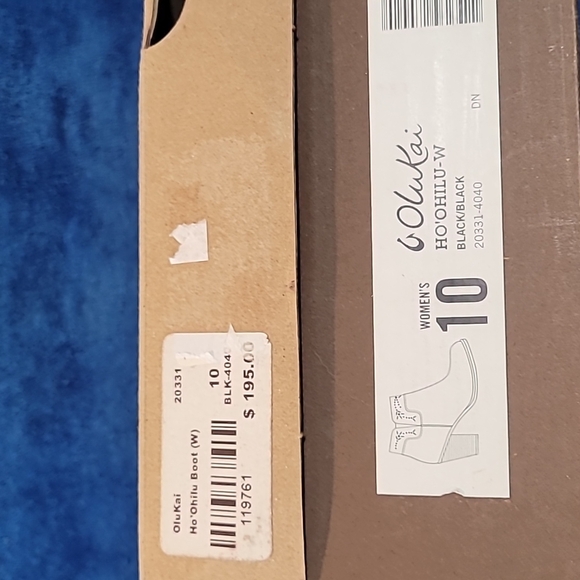 OluKai Ho'Ohilu Woman's Boot. SIZE 10. 3 Inch heels. Box included - Picture 9 of 9